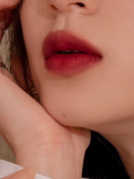 Вельветовый тинт с матовым финишем в тёмном винном оттенке rom&nd Zero Velvet Tint 21 Villain Vest