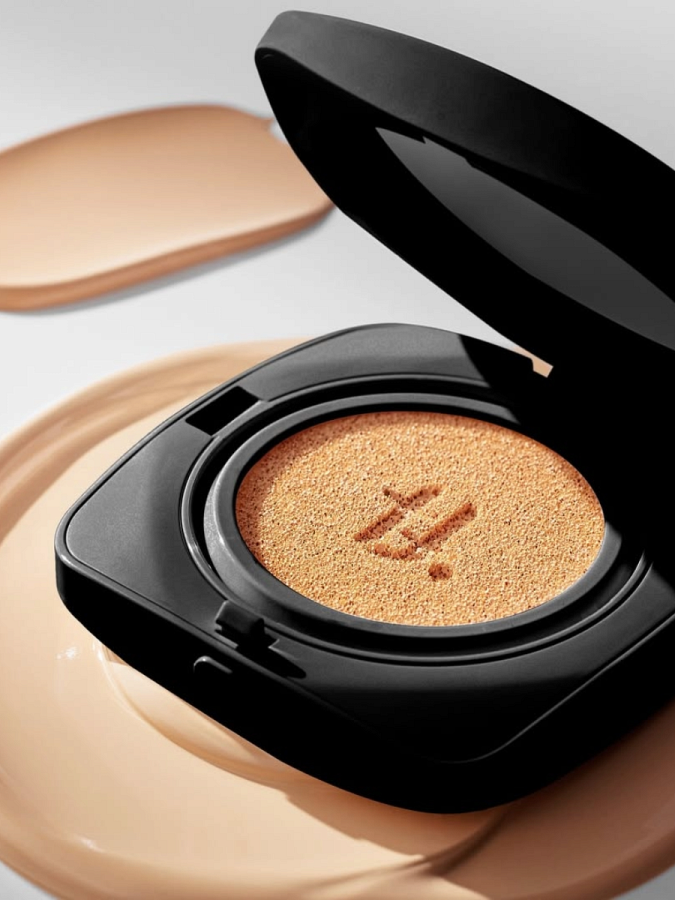 Тональное средство с сияющим финишем TFIT Layering Fit Glow Cushion EX N1.5 Suede SPF50+ PA++++