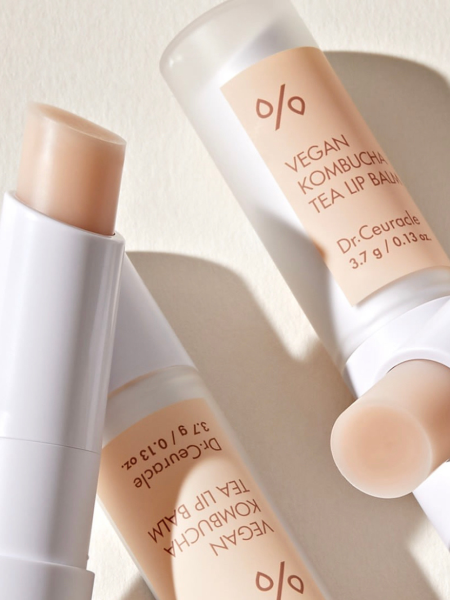 Питательный бальзам для губ с экстрактом комбучи Dr.Ceuracle Vegan Kombucha Tea Lip Balm Питательный бальзам для губ с экстрактом комбучи Dr.Ceuracle Vegan Kombucha Tea Lip Balm
