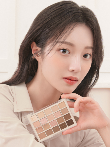 Большая палетка теней для век Dasique Mood Shadow Palette #01 Warm Basic