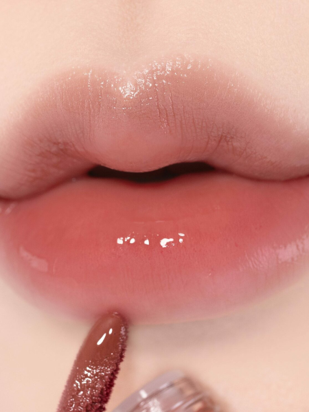 Легкий увлажняющий блеск-тинт для губ ALTERNATIVE STEREO Lip Potion Aqua Glow No.9 Coco Milk Легкий увлажняющий блеск-тинт для губ ALTERNATIVE STEREO Lip Potion Aqua Glow No.9 Coco Milk
