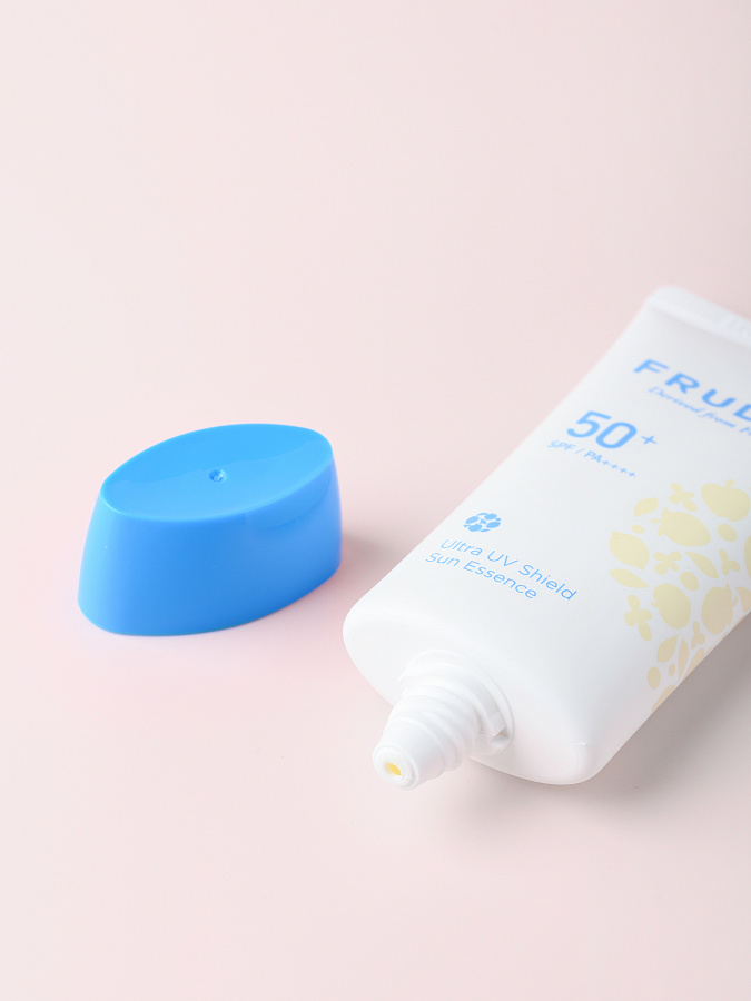 Солнцезащитная крем-эссенция Frudia Ultra UV Shield Sun Essence SPF50+/PA++++