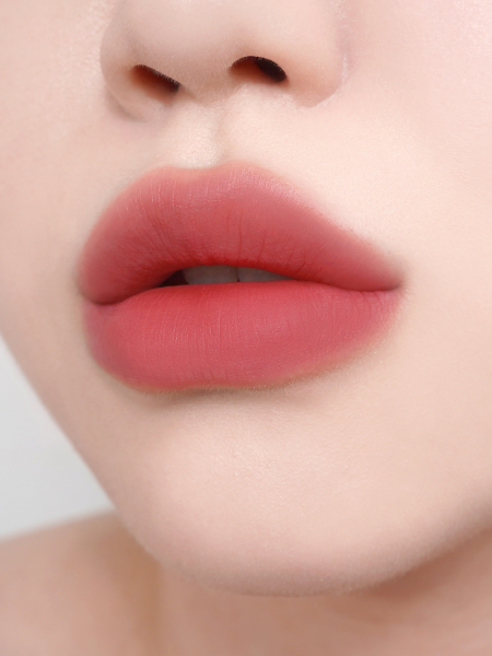 Жидкий тинт для губ с полуматовым финишем BRAYE Water Blur Tint 05 Cordial Жидкий тинт для губ с полуматовым финишем BRAYE Water Blur Tint 05 Cordial