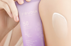 Лёгкий солнцезащитный крем с экстрактом черники FRUDIA Blueberry Hydrating Air Fit Sunscreen SPF50+ PA++++