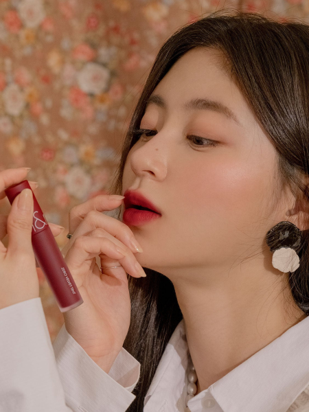 Вельветовый тинт с матовым финишем в тёмном винном оттенке rom&nd Zero Velvet Tint 21 Villain Vest