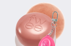 Набор: оттеночное суфле + брелок fwee Lip&Cheek Blurry Pudding Pot Keyring Set ND05 Be