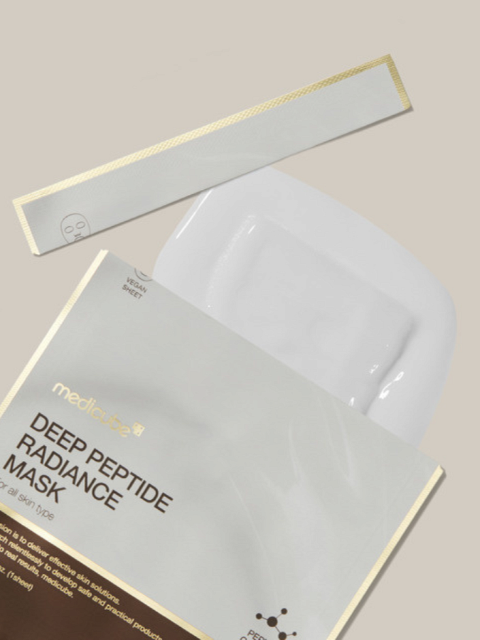 Разглаживающая тканевая маска с пептидами Medicube Deep Peptide Radiance Mask