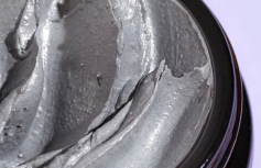 Очищающая маска с активированным углём и маслами Q+A Activated Charcoal Face Mask