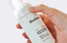Мягкая пузырьковая пенка для умывания с растительными экстрактами Biodance Soothing Barrier Cleansing Foam