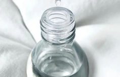 Противовоспалительное масло для лица с чайным деревом Aromatica Tea Tree Green Oil  Противовоспалительное масло для лица с чайным деревом Aromatica Tea Tree Green Oil