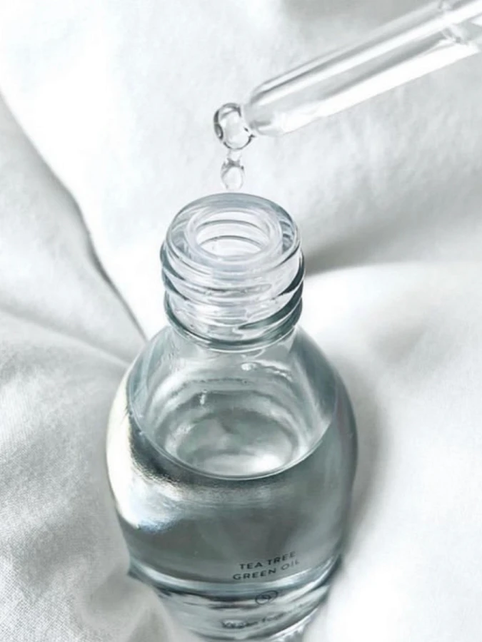 Противовоспалительное масло для лица с чайным деревом Aromatica Tea Tree Green Oil  Противовоспалительное масло для лица с чайным деревом Aromatica Tea Tree Green Oil