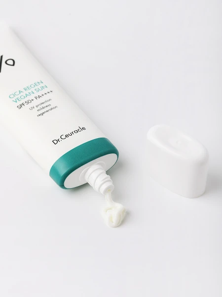 Солнцезащитный веганский крем с центеллой Dr.Ceuracle Cica Regen Vegan Sun SPF 50+ PA++++ Солнцезащитный веганский крем с центеллой Dr.Ceuracle Cica Regen Vegan Sun SPF 50+ PA++++