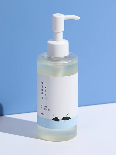 Лёгкое гидрофильное масло с морской водой Round Lab 1025 Dokdo Cleansing Oil Лёгкое гидрофильное масло с морской водой Round Lab 1025 Dokdo Cleansing Oil
