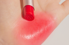Глянцевая помада в вишневом оттенке Dasique Mood Glow Lipstick #08 Cherry Drop