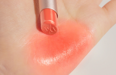 Глянцевая помада в ярком персиковом оттенке Dasique Mood Glow Lipstick #03 Peaches
