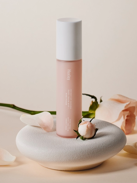 Увлажняющий крем-мист для рук с цветочным ароматом Huxley Rose Picker Hand Cream Mist Увлажняющий крем-мист для рук с цветочным ароматом Huxley Rose Picker Hand Cream Mist
